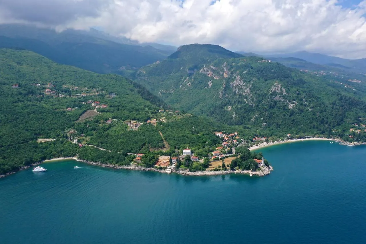 Apartments By The Sea Medveja, Opatija - 7722 ロヴラン