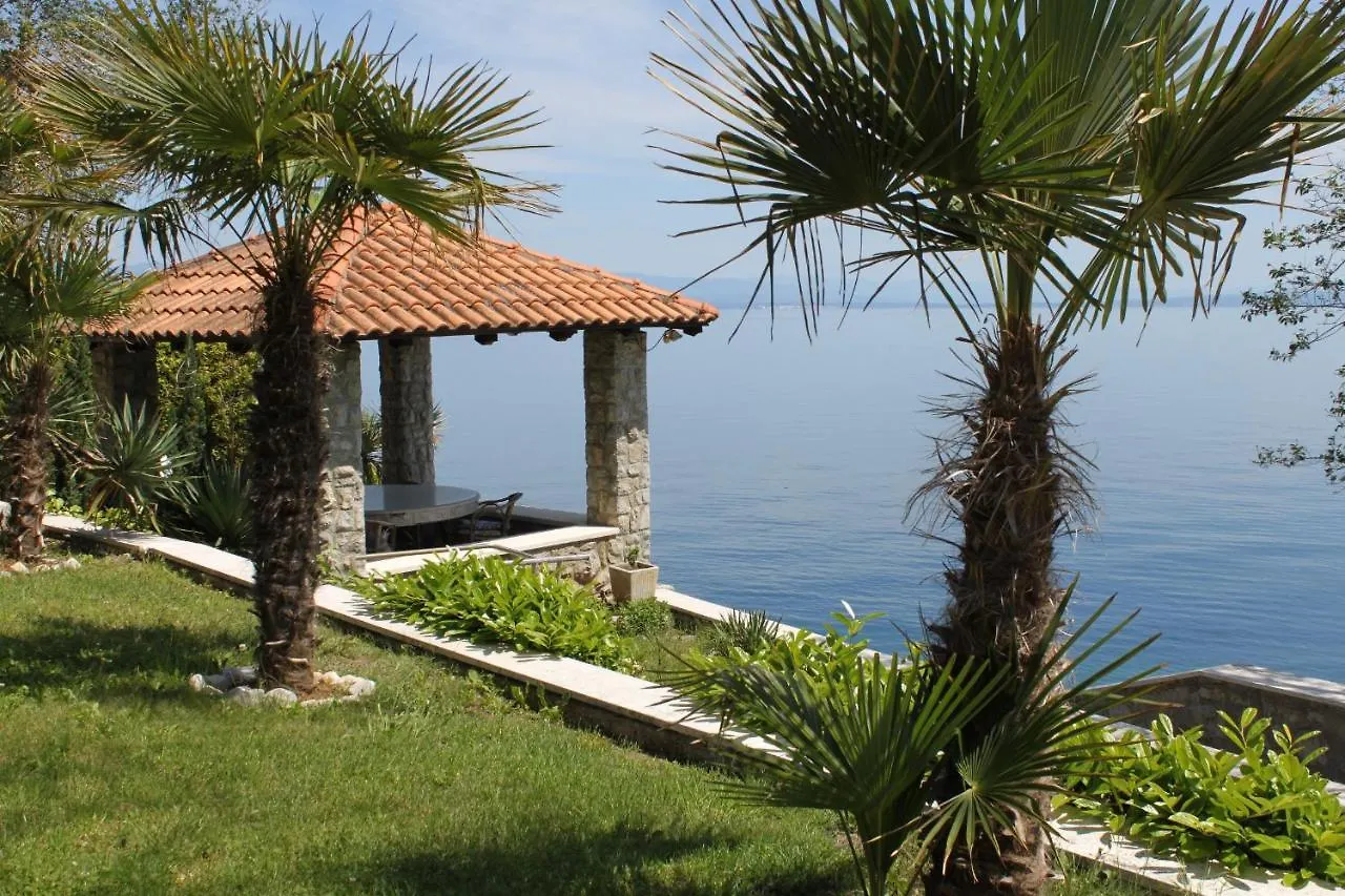 Apartments By The Sea Medveja, Opatija - 7722 ロヴラン