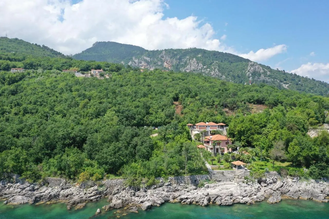 Apartments By The Sea Medveja, Opatija - 7722 ロヴラン