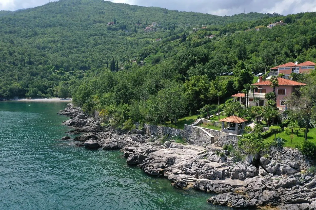 Apartments By The Sea Medveja, Opatija - 7722 ロヴラン
