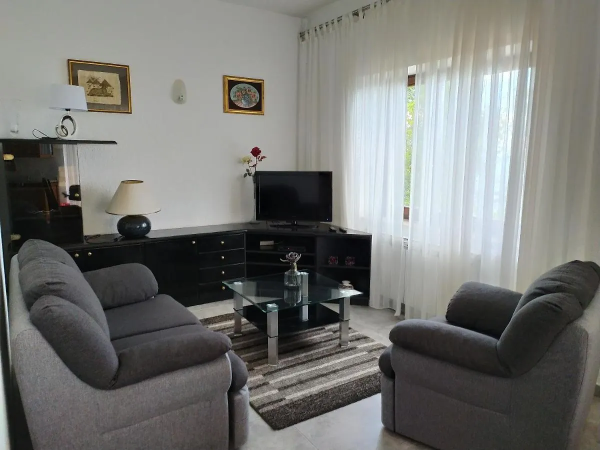 Apartments By The Sea Medveja, Opatija - 7722 ロヴラン