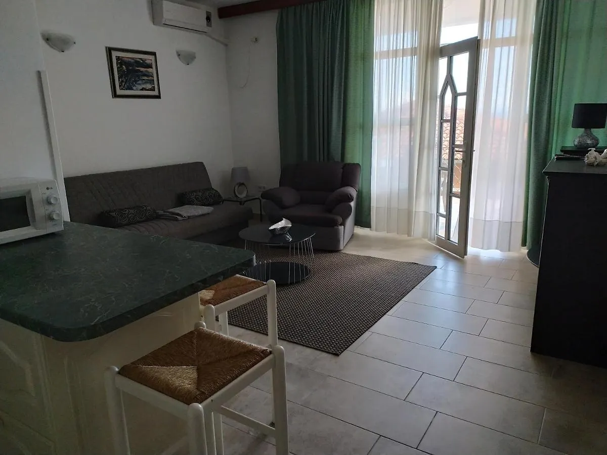 Apartments By The Sea Medveja, Opatija - 7722 ロヴラン 0*,